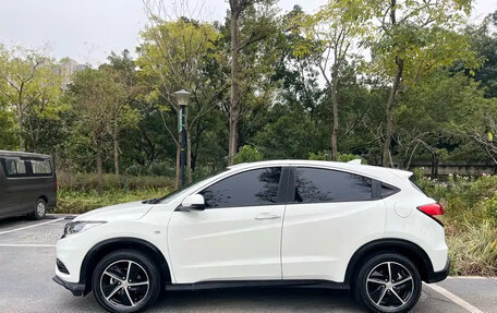 Honda Vezel, 2022 год, 1 650 000 рублей, 3 фотография