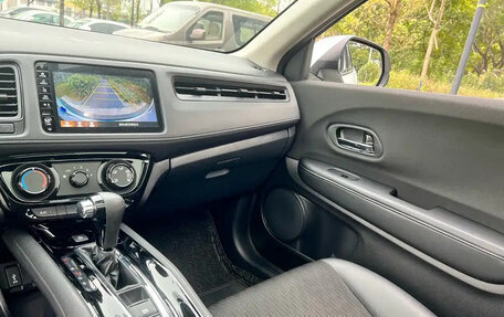 Honda Vezel, 2022 год, 1 650 000 рублей, 10 фотография