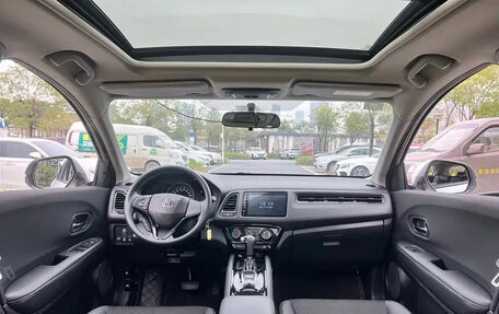 Honda Vezel, 2022 год, 1 650 000 рублей, 5 фотография