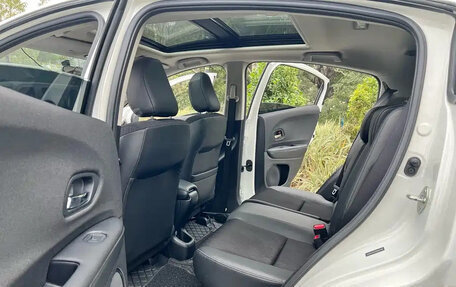 Honda Vezel, 2022 год, 1 650 000 рублей, 11 фотография