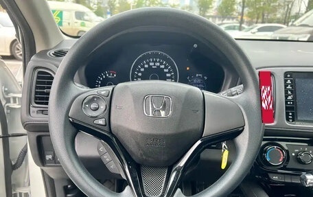 Honda Vezel, 2022 год, 1 650 000 рублей, 6 фотография