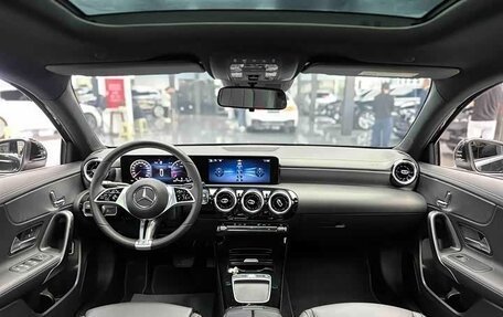 Mercedes-Benz A-Класс, 2024 год, 2 990 000 рублей, 5 фотография