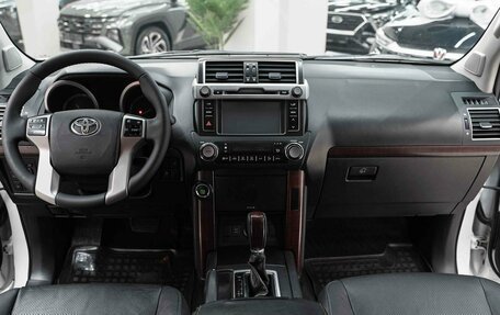 Toyota Land Cruiser Prado 150 рестайлинг 2, 2013 год, 2 950 000 рублей, 13 фотография