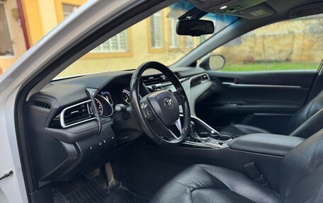 Toyota Camry, 2019 год, 2 600 000 рублей, 4 фотография