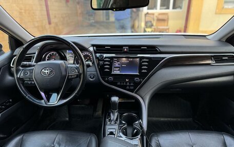 Toyota Camry, 2019 год, 2 600 000 рублей, 5 фотография