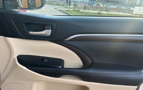 Toyota Highlander III, 2014 год, 3 200 000 рублей, 15 фотография