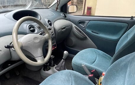 Toyota Yaris I рестайлинг, 2000 год, 250 000 рублей, 9 фотография