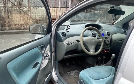 Toyota Yaris I рестайлинг, 2000 год, 250 000 рублей, 8 фотография