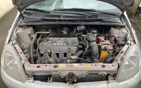 Toyota Yaris I рестайлинг, 2000 год, 250 000 рублей, 11 фотография