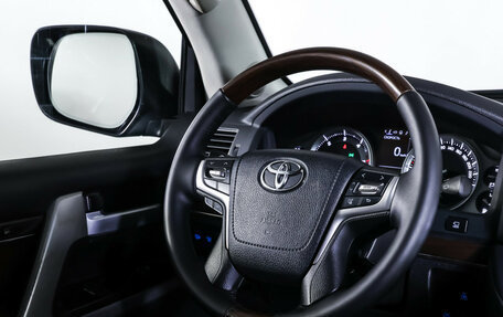 Toyota Land Cruiser 200, 2018 год, 6 890 000 рублей, 13 фотография