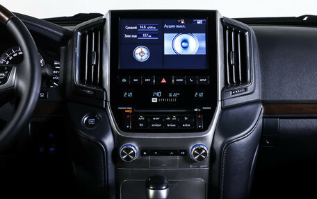 Toyota Land Cruiser 200, 2018 год, 6 890 000 рублей, 14 фотография