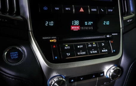 Toyota Land Cruiser 200, 2018 год, 6 890 000 рублей, 17 фотография