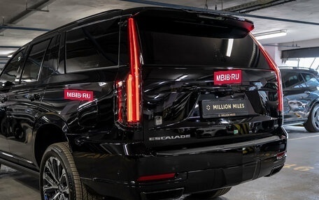Cadillac Escalade V, 2025 год, 42 000 000 рублей, 15 фотография