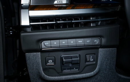 Cadillac Escalade V, 2025 год, 42 000 000 рублей, 25 фотография