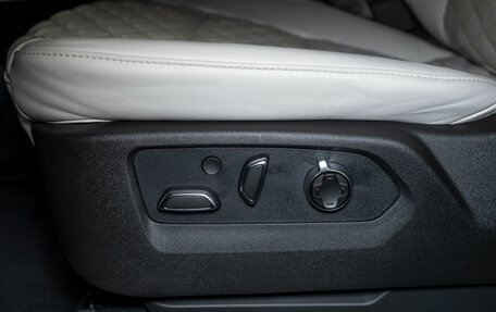 Cadillac Escalade V, 2025 год, 42 000 000 рублей, 24 фотография