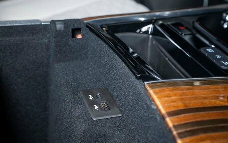 Cadillac Escalade V, 2025 год, 42 000 000 рублей, 39 фотография