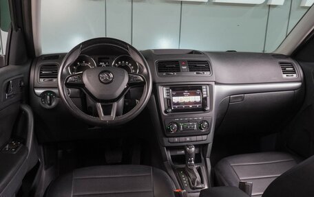 Skoda Yeti I рестайлинг, 2017 год, 1 879 000 рублей, 6 фотография