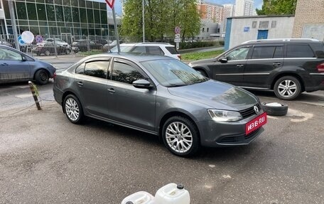 Volkswagen Jetta VI, 2012 год, 1 000 000 рублей, 2 фотография