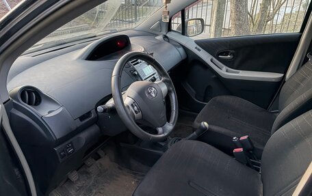 Toyota Yaris III рестайлинг, 2008 год, 450 000 рублей, 3 фотография