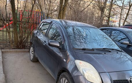 Toyota Yaris III рестайлинг, 2008 год, 450 000 рублей, 2 фотография