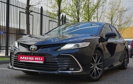 Toyota Camry, 2021 год, 3 650 000 рублей, 2 фотография