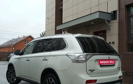 Mitsubishi Outlander III рестайлинг 3, 2014 год, 1 770 000 рублей, 3 фотография