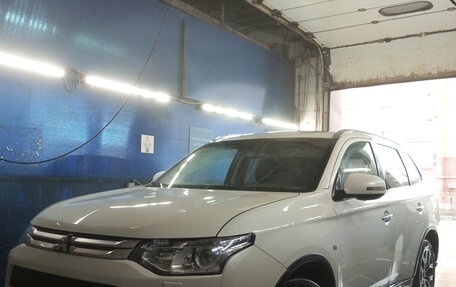 Mitsubishi Outlander III рестайлинг 3, 2014 год, 1 770 000 рублей, 19 фотография