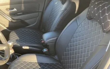 Dacia Duster II, 2018 год, 1 300 000 рублей, 13 фотография