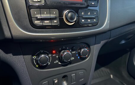 Renault Sandero II рестайлинг, 2017 год, 895 000 рублей, 33 фотография