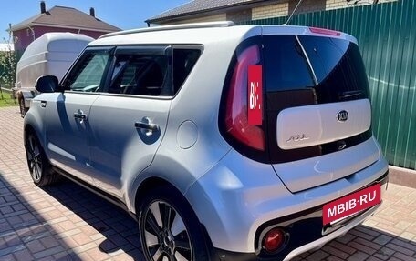 KIA Soul II рестайлинг, 2018 год, 1 880 000 рублей, 3 фотография