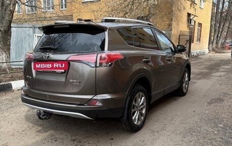 Toyota RAV4, 2017 год, 2 450 000 рублей, 4 фотография