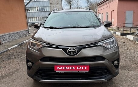 Toyota RAV4, 2017 год, 2 450 000 рублей, 2 фотография