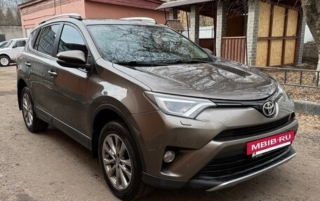 Toyota RAV4, 2017 год, 2 450 000 рублей, 3 фотография