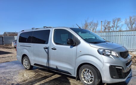 Peugeot Traveller I, 2020 год, 2 800 000 рублей, 3 фотография