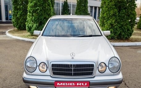 Mercedes-Benz E-Класс, 1996 год, 750 000 рублей, 4 фотография