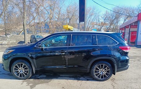 Toyota Highlander III, 2018 год, 3 370 000 рублей, 6 фотография