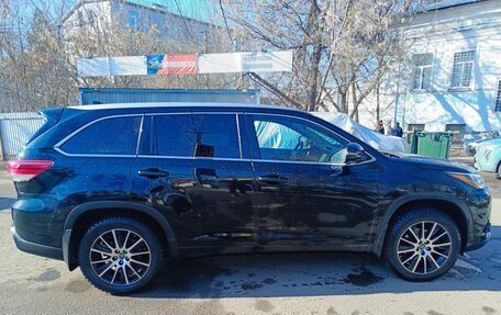 Toyota Highlander III, 2018 год, 3 370 000 рублей, 2 фотография