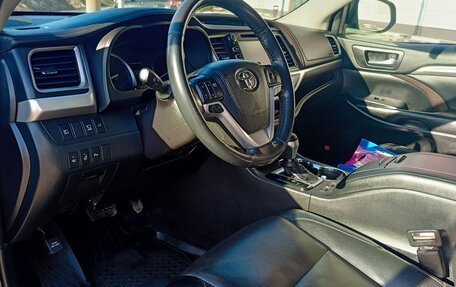 Toyota Highlander III, 2018 год, 3 370 000 рублей, 9 фотография