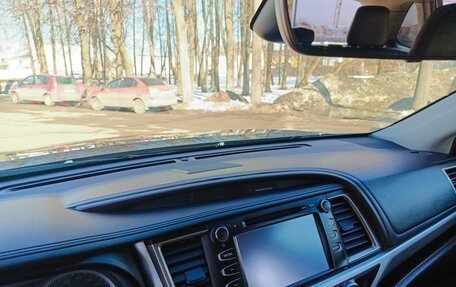 Toyota Highlander III, 2018 год, 3 370 000 рублей, 12 фотография