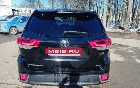 Toyota Highlander III, 2018 год, 3 370 000 рублей, 5 фотография