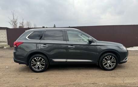 Mitsubishi Outlander III рестайлинг 3, 2017 год, 2 350 000 рублей, 4 фотография