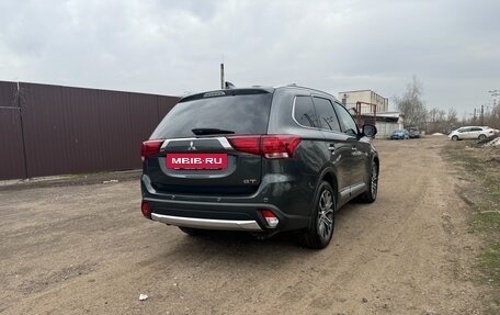 Mitsubishi Outlander III рестайлинг 3, 2017 год, 2 350 000 рублей, 5 фотография