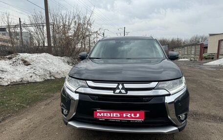 Mitsubishi Outlander III рестайлинг 3, 2017 год, 2 350 000 рублей, 2 фотография