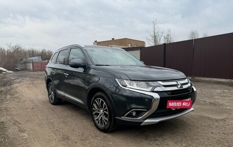Mitsubishi Outlander III рестайлинг 3, 2017 год, 2 350 000 рублей, 3 фотография