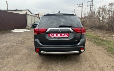 Mitsubishi Outlander III рестайлинг 3, 2017 год, 2 350 000 рублей, 6 фотография