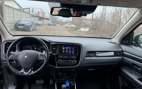 Mitsubishi Outlander III рестайлинг 3, 2017 год, 2 350 000 рублей, 9 фотография