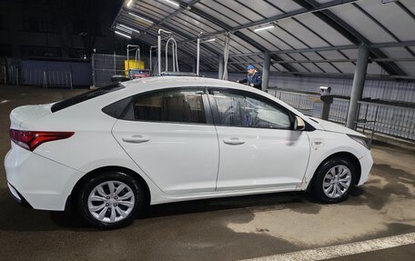 Hyundai Solaris II рестайлинг, 2017 год, 820 000 рублей, 3 фотография