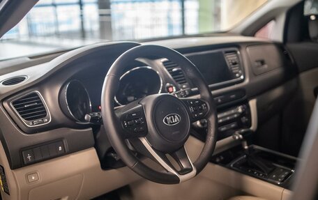 KIA Carnival III, 2017 год, 3 026 000 рублей, 9 фотография