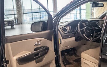 KIA Carnival III, 2017 год, 3 026 000 рублей, 6 фотография