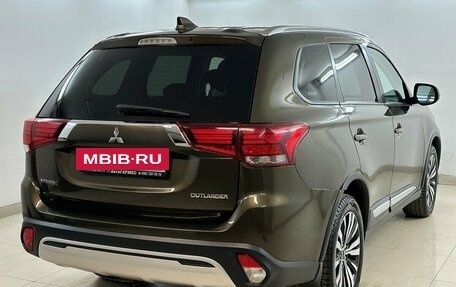 Mitsubishi Outlander III рестайлинг 3, 2019 год, 2 440 000 рублей, 4 фотография